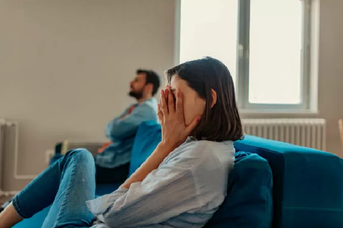 Khi bạn nhấn nút thích hoặc phản ứng đối với hình ảnh các cô gái khác trên các trang mạng xã hội