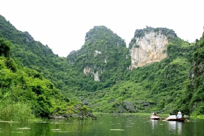 Bên nắng bên mưa - Ngô Duy Hân