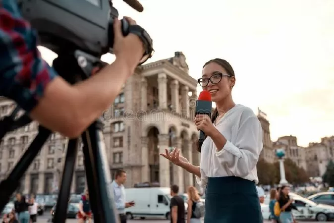 Nhà báo