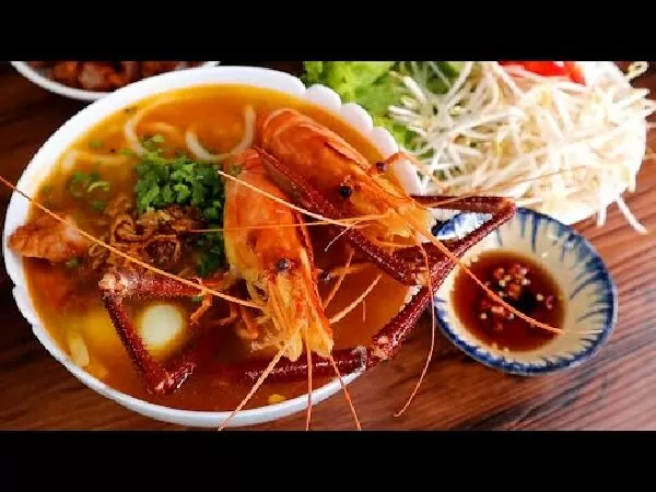 Bánh canh tôm càng xanh