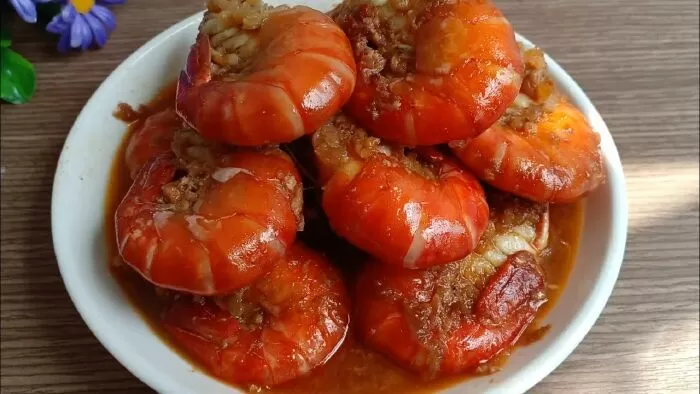 Tôm càng xanh kho tàu nước dừa