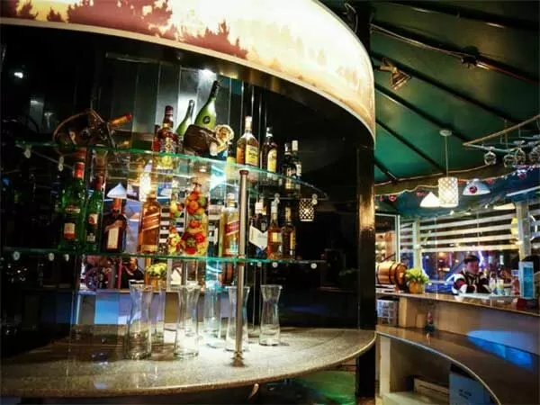V Sky Acoustic Bar