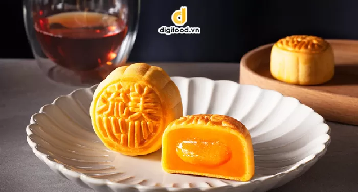Bánh trung thu nhân kim sa trứng muối