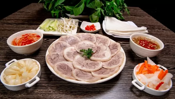 Bắp chân giò luộc