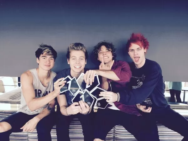 18 của 5 Seconds of Summer