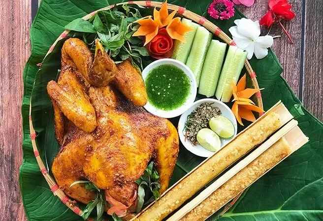 Gà nướng cơm lam
