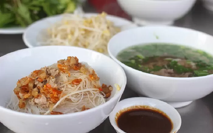 Phở khô hai tô