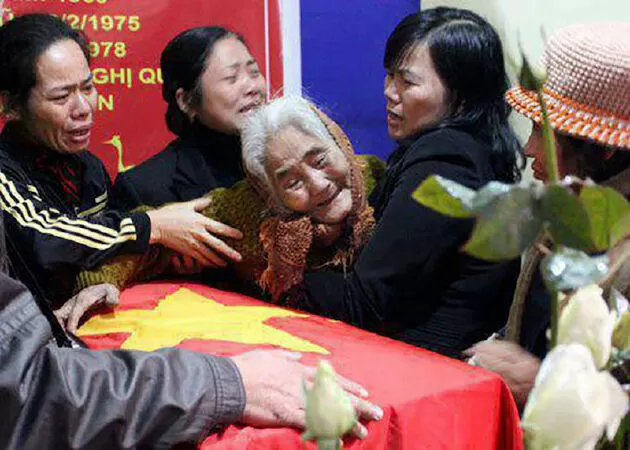 Mẹ anh hùng - Nguyên Đức