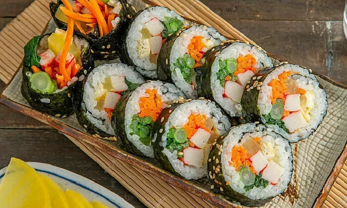 Cơm cuộn rong biển kimbap