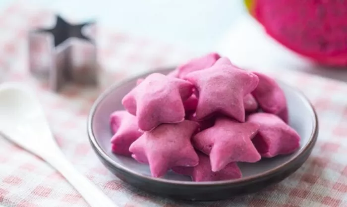 Bánh thanh long kẹp kem