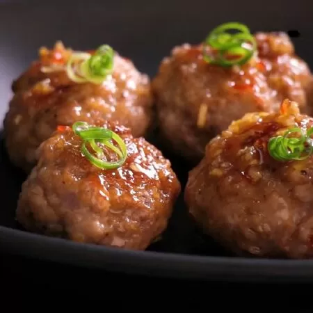 Thịt viên chiên rim tỏi ớt