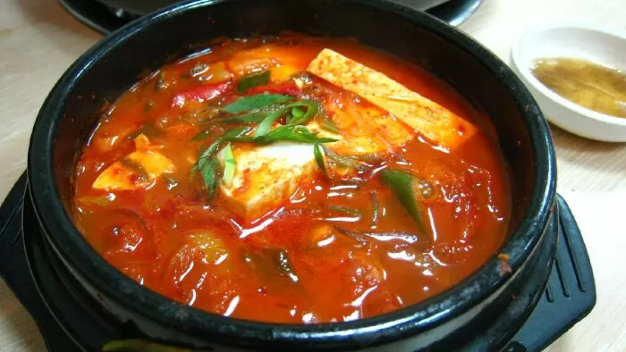 Canh kim chi chua cay