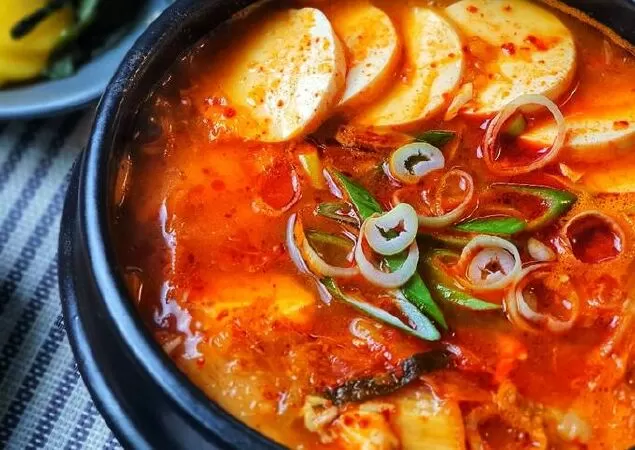 Sundubu-jjigae (Đậu phụ hầm cay)