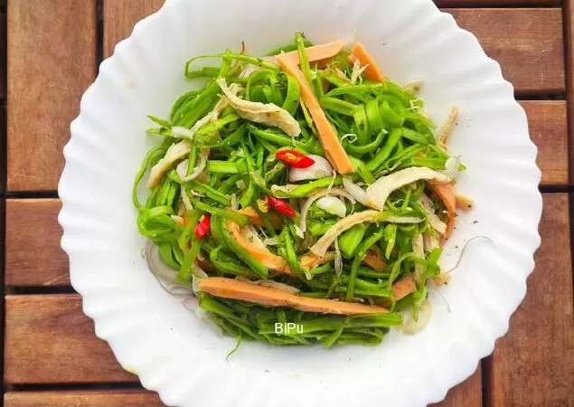 Nộm rau muống thịt gà