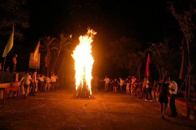 Lửa trại Việt Trì - Vũ Đan Thành
