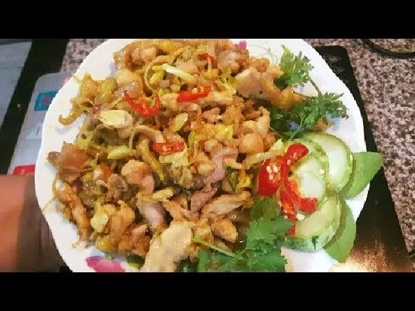 Gà Đông Tảo xào sả ớt