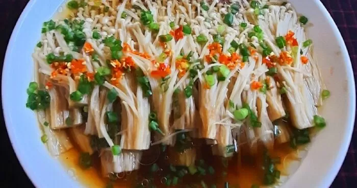 Nấm kim châm hấp nước tương
