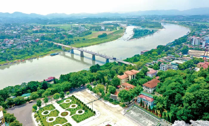 Về Tuyên - Xuân Diệu