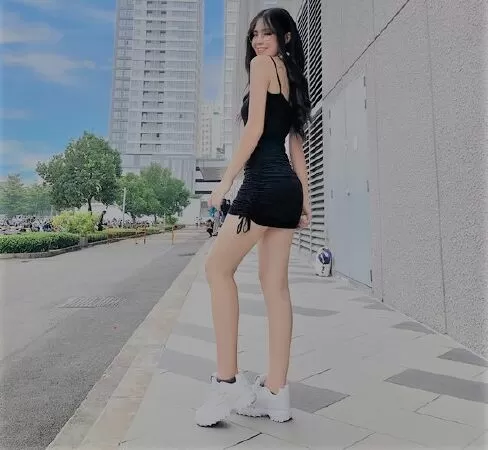 Giày sneaker