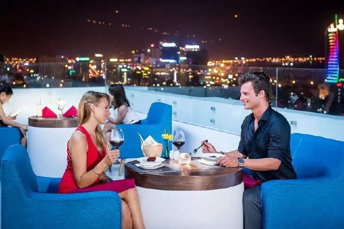 Sky Bar - tầng 16 Khách sạn Royal Lotus