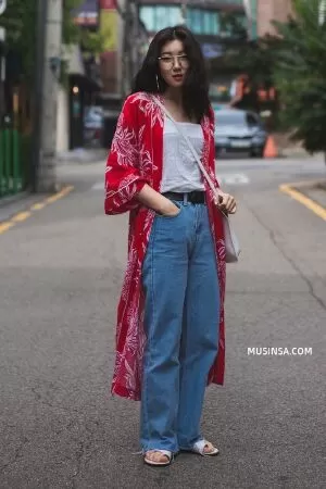 Áo tanktop cùng đầm sơ mi