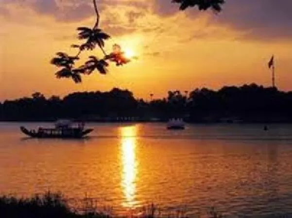 Chiều Hương Giang (1981) – Tác giả Nguyễn Khoa Điềm