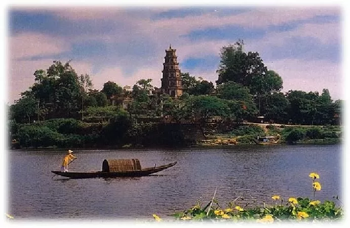 Bên dòng Hương Giang - Tác giả Phạm Ngọc Sách