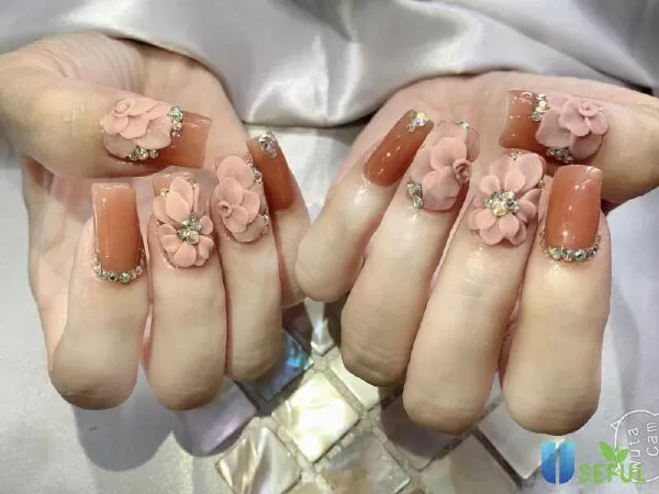 YVON NAIL