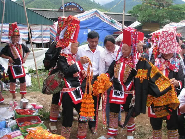 Chợ tình vùng cao Quảng Ninh - Nguyên Hữu