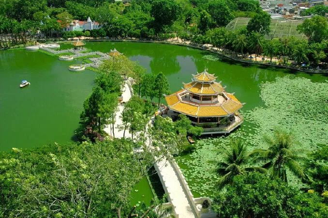 Công viên văn hóa Đầm Sen