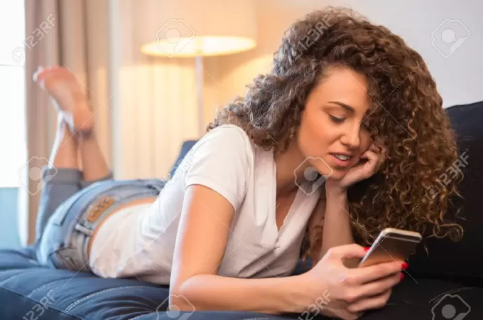 Hạn chế sử dụng điện thoại ngay khi vừa tỉnh dậy