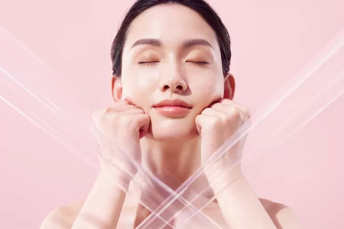 Dùng các sản phẩm đặc trị cho da