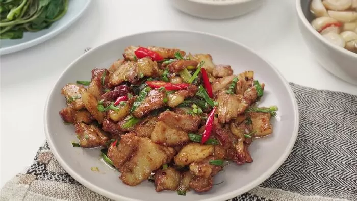 Thịt lợn rang cháy cạnh