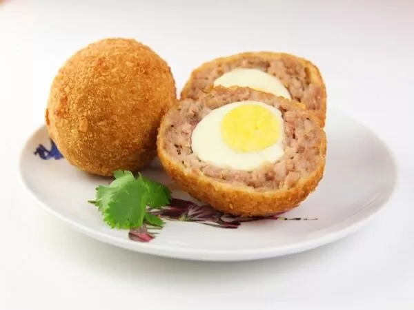 Thịt băm bọc trứng luộc