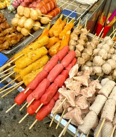 Ăn “xiên bẩn” đầu ngõ 130 Xuân Thuỷ