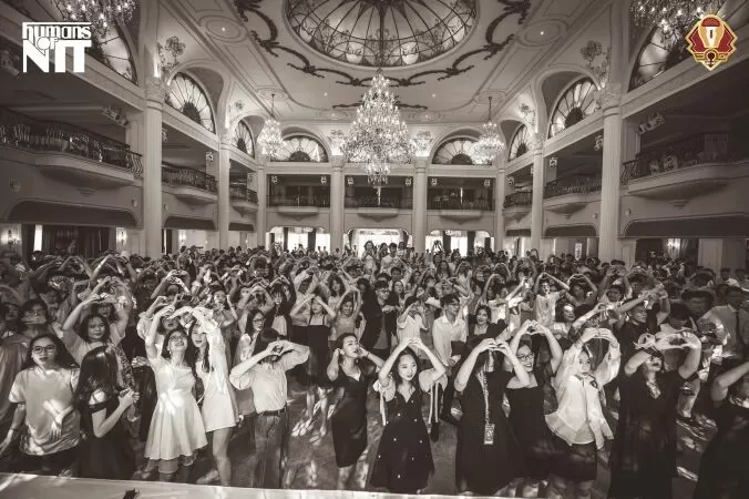 Bận rộn cùng Senior Prom: Sinh nhật tuổi 18