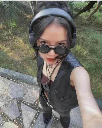 Trang (@_dhtrg_)