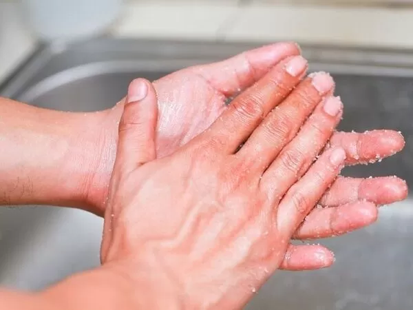 Khử mùi hành tỏi trên bàn tay