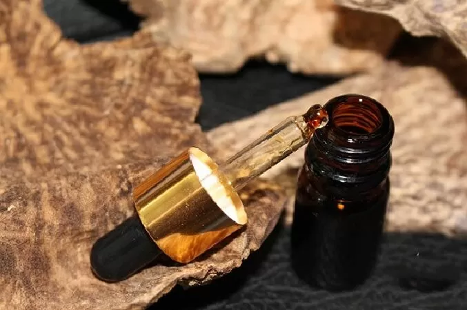 Tinh Dầu Trầm Hương Thành Lợi