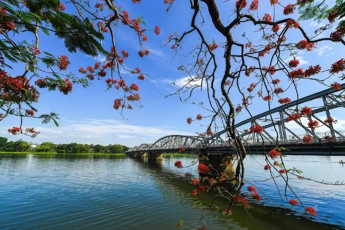 Huế thương - Tác giả: Phan Hạnh