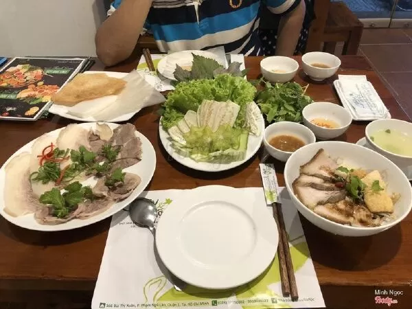 Nhà Hàng Thủy Và Mộc