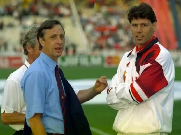 JOHAN CRUYFF – đội trưởng AJAX AMSTERDAM