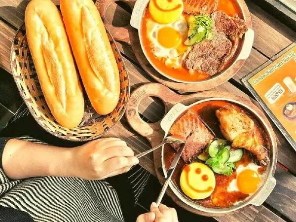 Bánh Mì Cười
