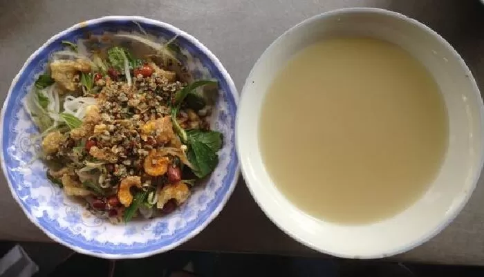 Quán cơm hến Hoa Đông