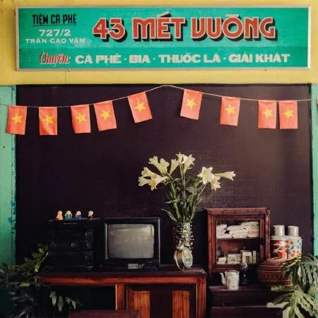 Tiệm 43 mét vuông Cà Phê