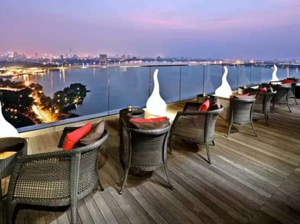 The Summit Lounge