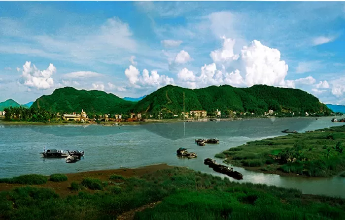 Đôi bờ sông Lam - Tạ Thăng Hùng