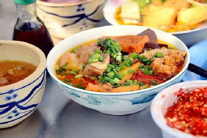 24/24 – Bún Bò & Bún Riêu