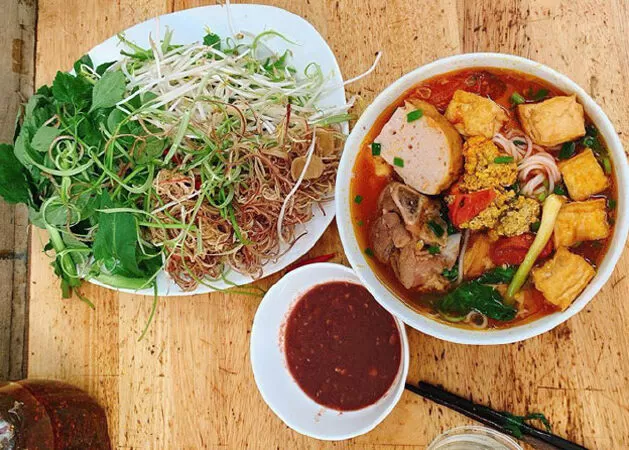 Bún Riêu Ốc Oanh