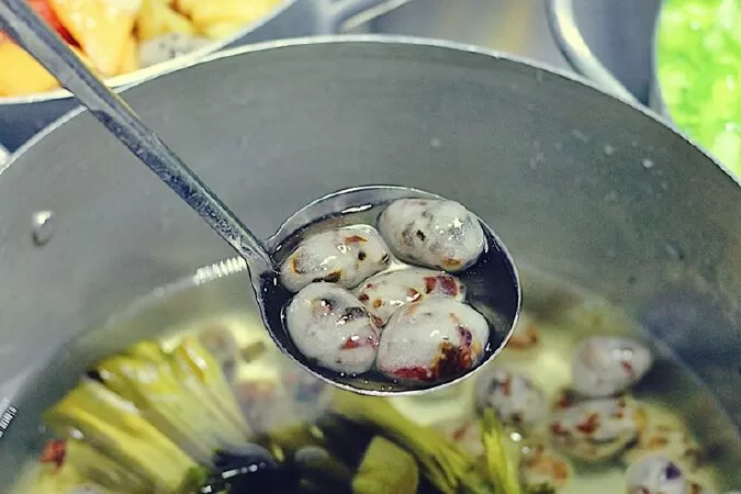 Chè bột lọc heo quay Huế